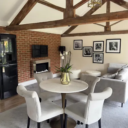 The Luxury Annex At Barmby Moor House Apartment York Exterior photo